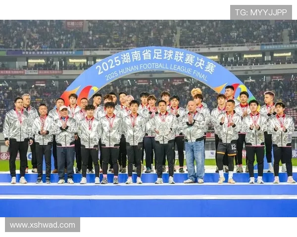 武汉足球队与深圳足球队赛后复盘速度对比分析及战术探讨